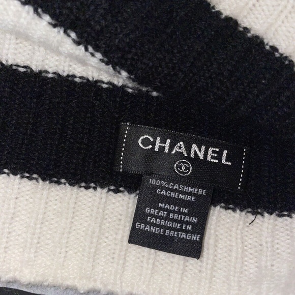 100% AUTHENTIC CHANEL LOGO IVORY and BLACK CASHMERE HAT BEANIE main image 4